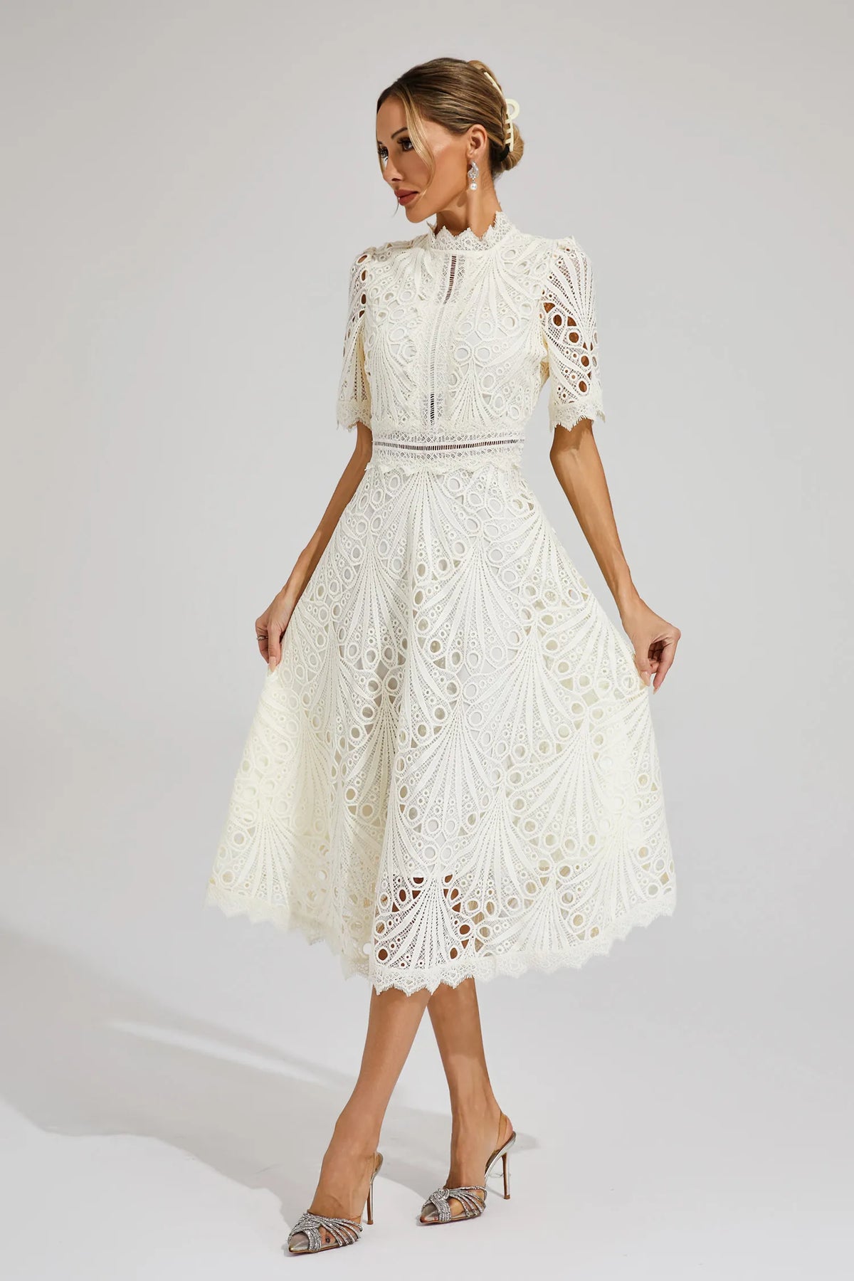 Vorelle - Casual Flower Embroidery Short Sleeve Dress